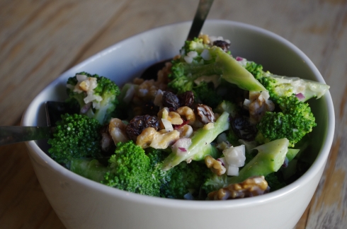 Tangy Broccoli Salad, healthy side dish, healthy BBQ side dish, broccoli salad without mayonnaise, good food for pregnant women